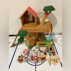 Calico Critters CC1444 Adventure Tree House
Toy Giftset
